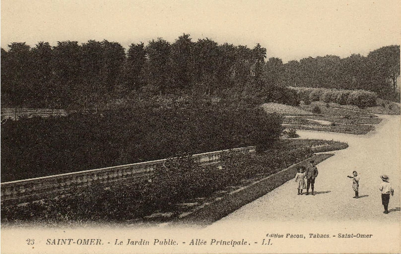 (c)- En descendant l