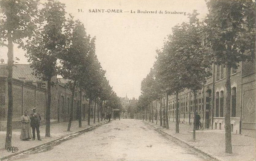 (j)- Un boulevard ombragé