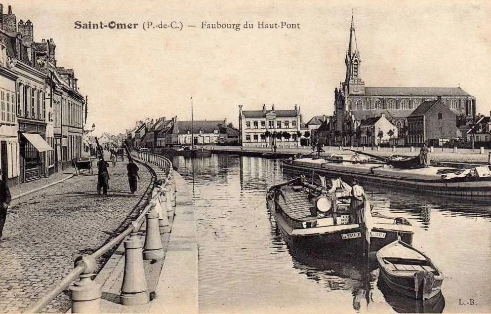 (b) Vue du quai du Haut-Pont