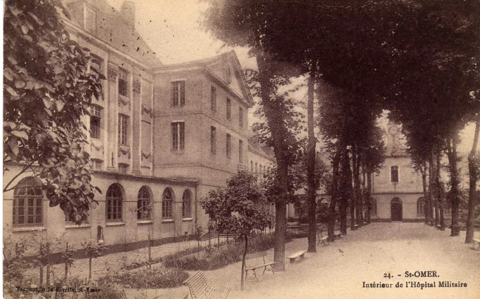 (j)- La cour intérieure