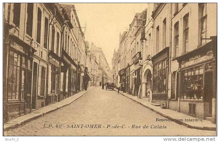 (b)- En descendant  la rue