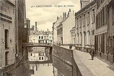 (c)- Le long du quai