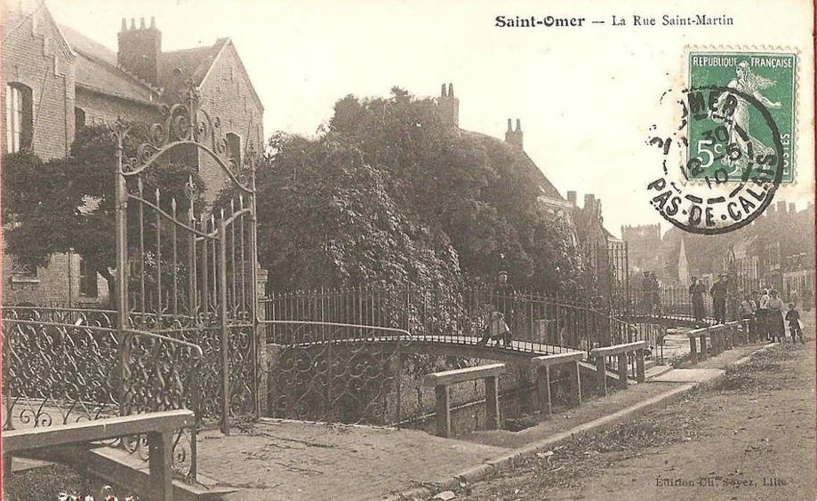 (a )-au début de la rue