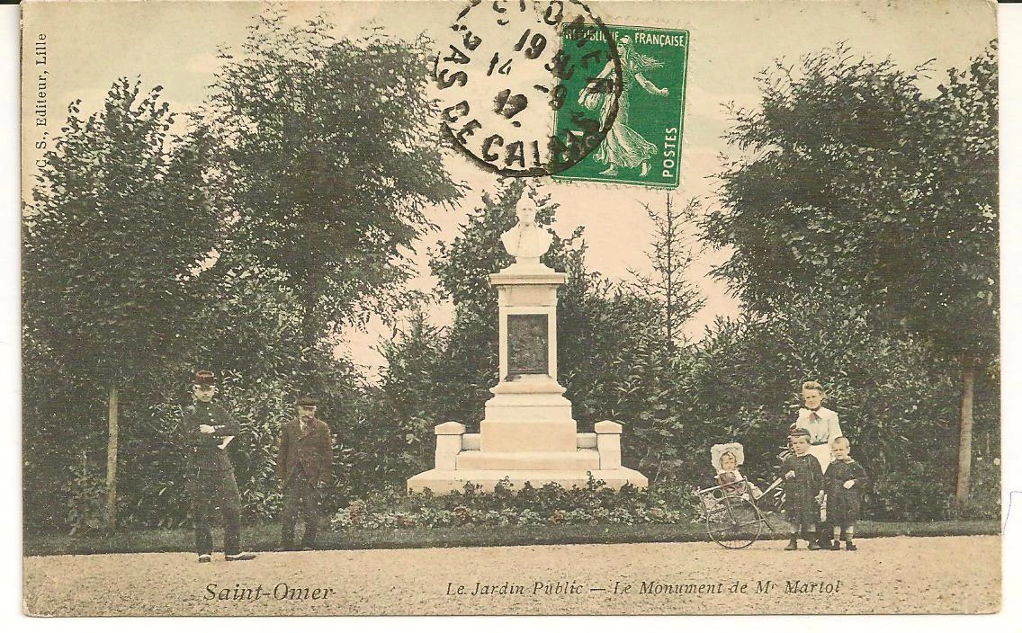 (e)-La statue de Mr Martel
