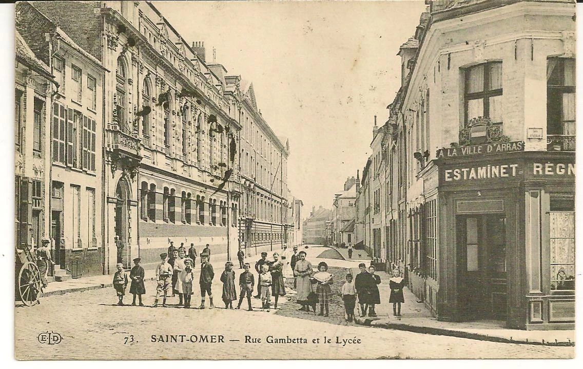 (b1)- Au coin de la rue