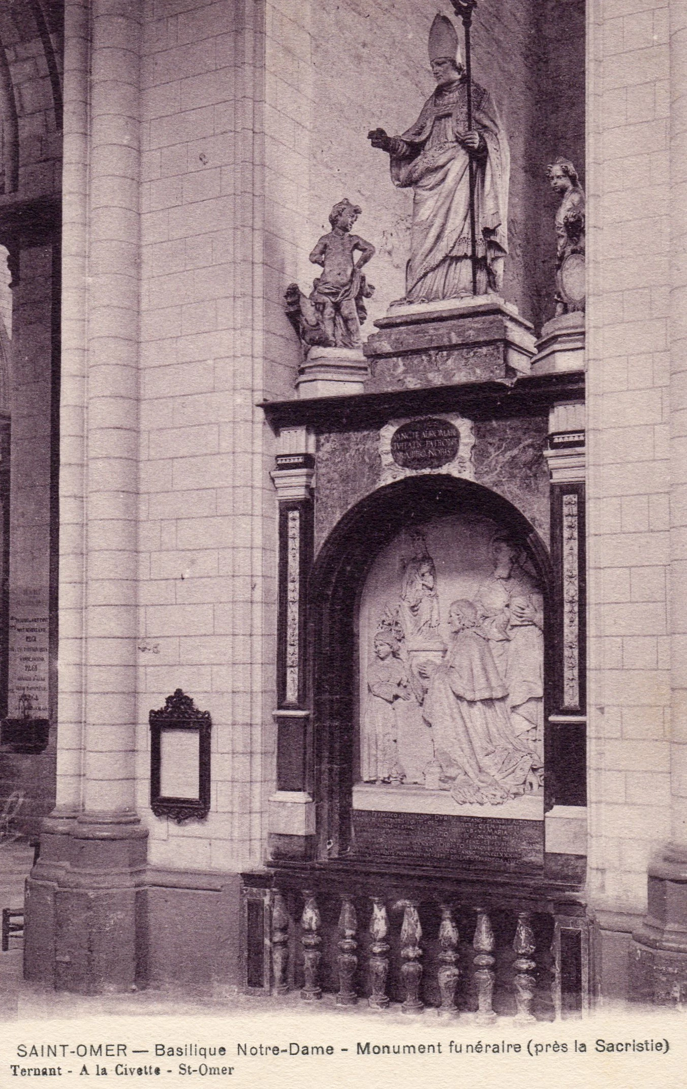 (b3 )- Monument funéraire