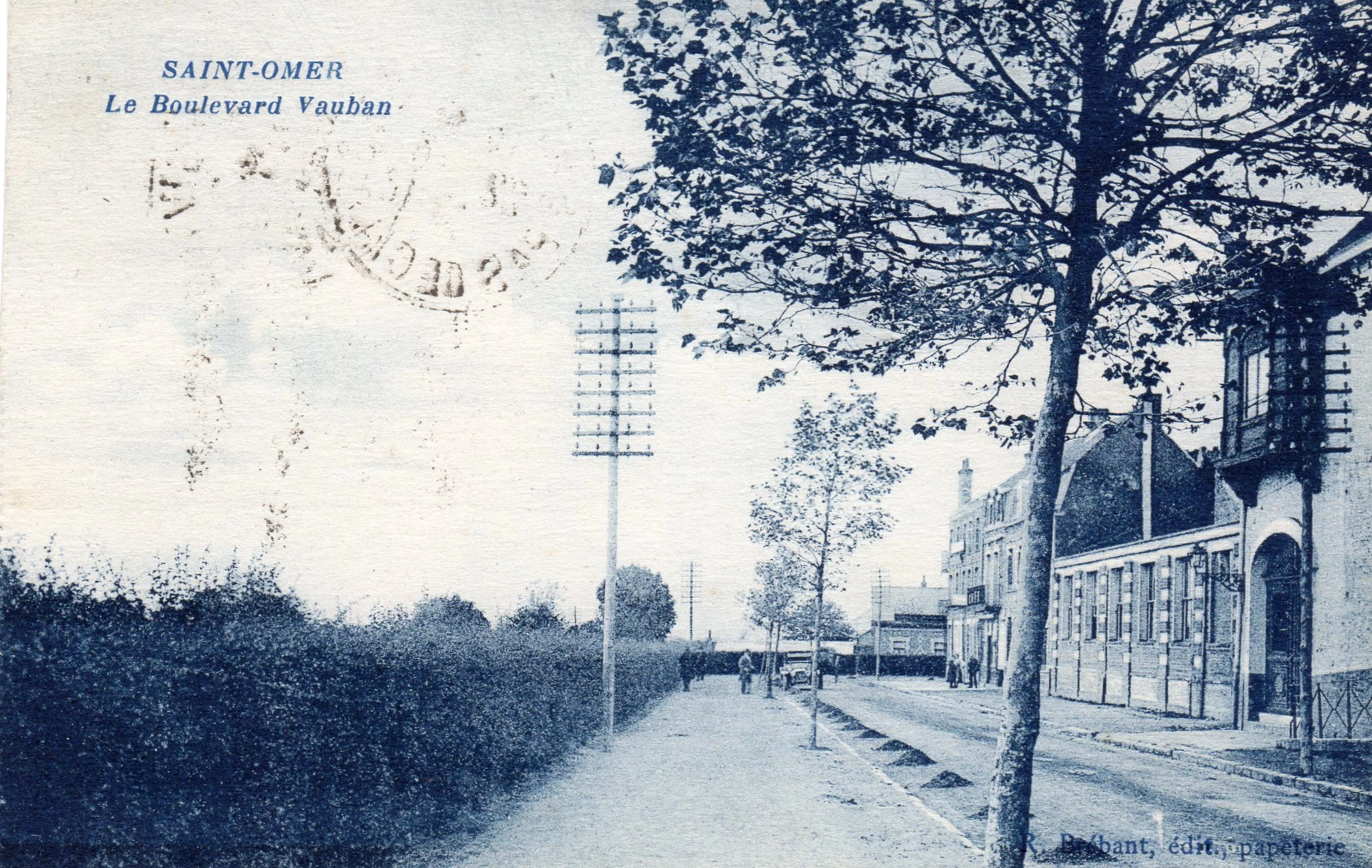 (d )- Le haut du boulevard