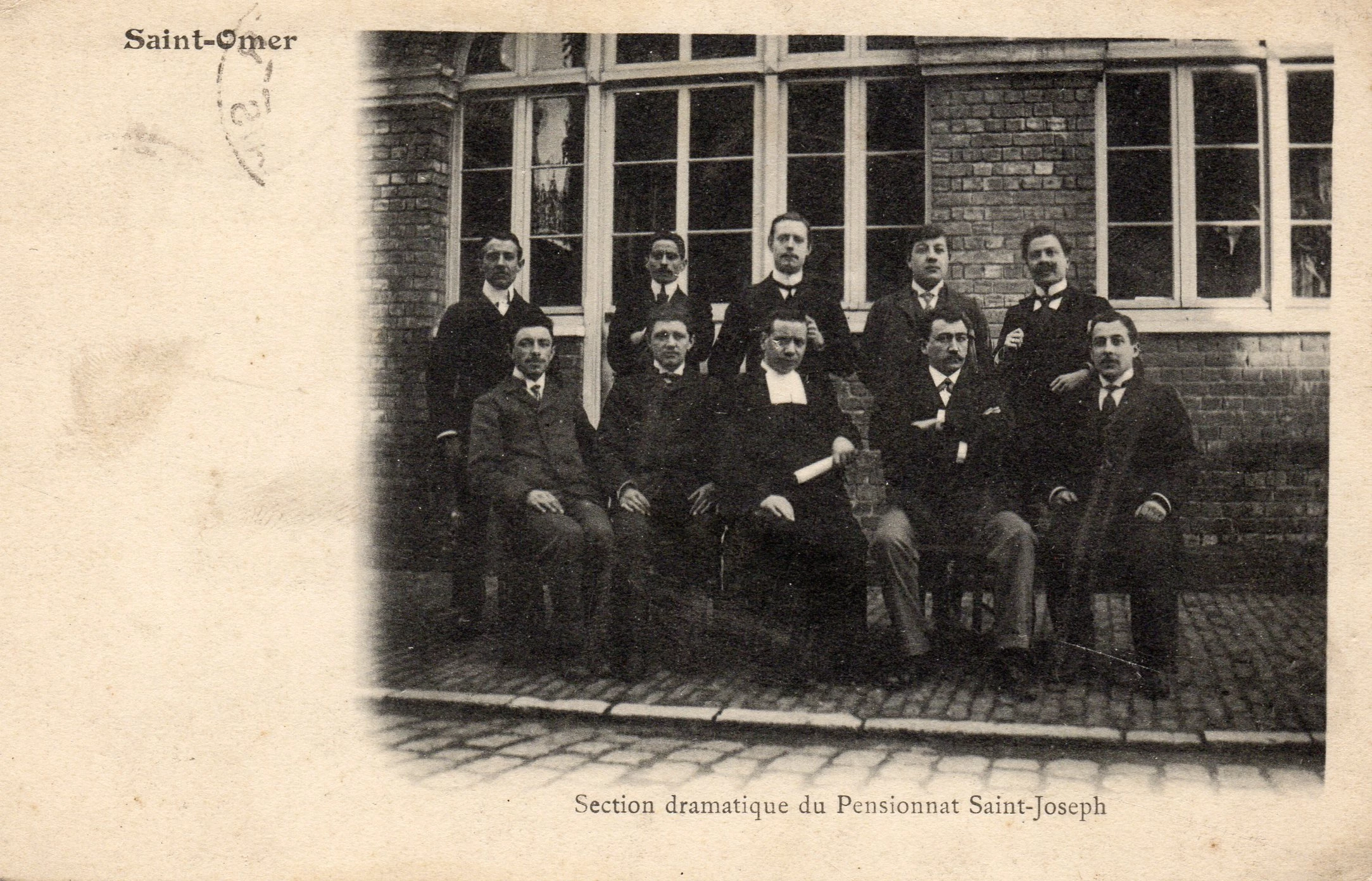 (d)- Les professeurs