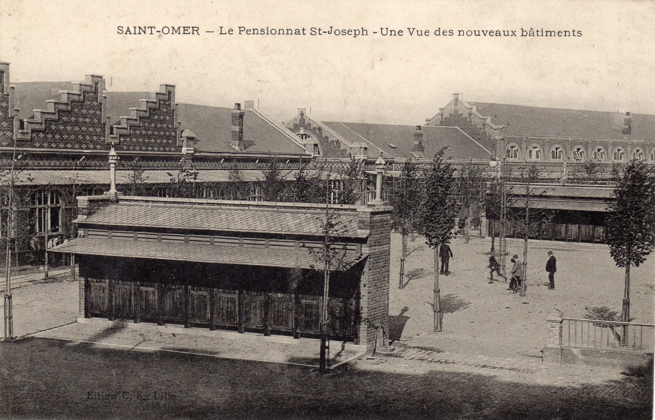 (o)- Une vue des nouveaux bâtiments