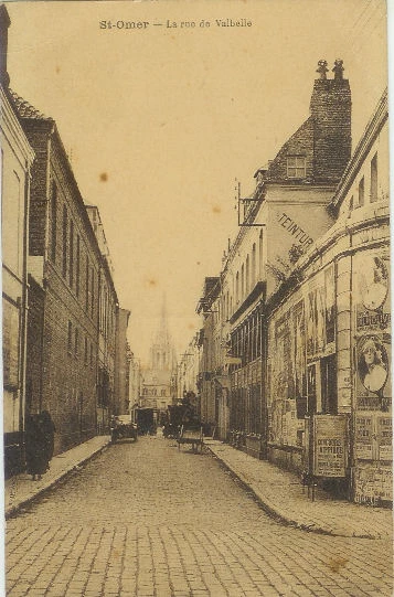 (a)- Une rue étroite