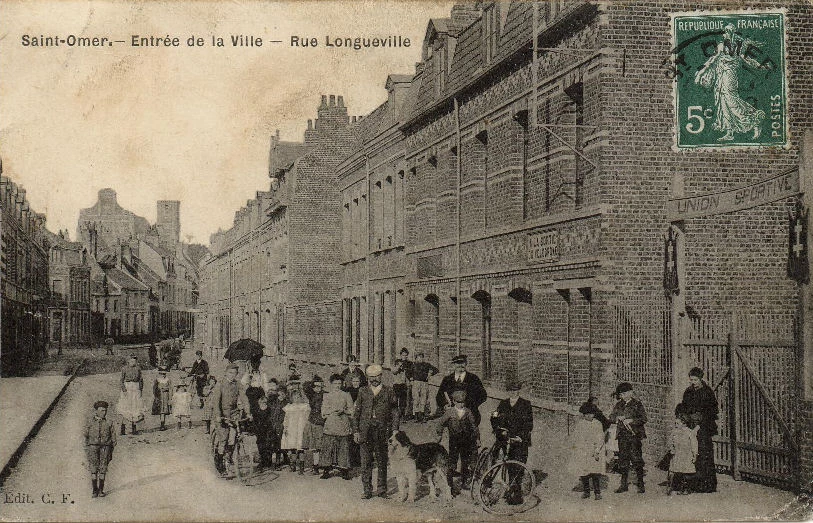 (b)- Entrée de la ville